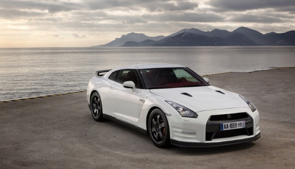 12 Nissan Gtr R35 Egoist Car With Full Engine Detail 1 24