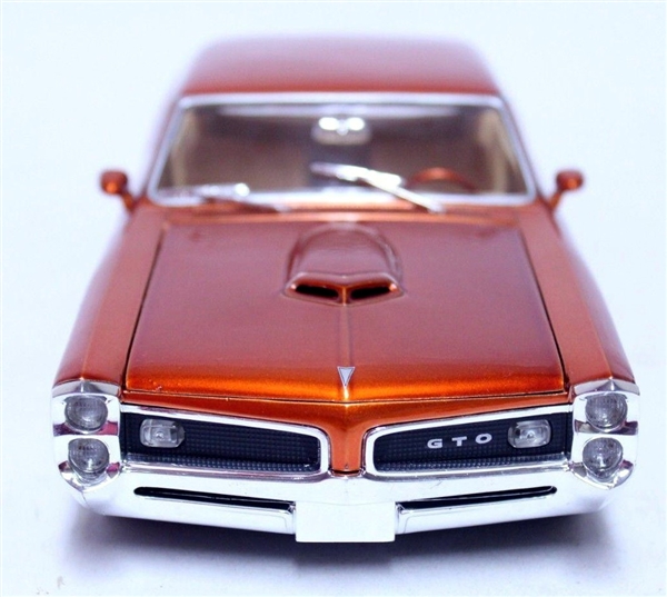 1966 Pontiac GTO Diecast 'Hot Wheels West Coast Customs' (1/18) (fs)