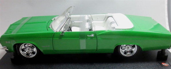 1965 Chevy Impala Convertible Diecast (1/18) (fs)