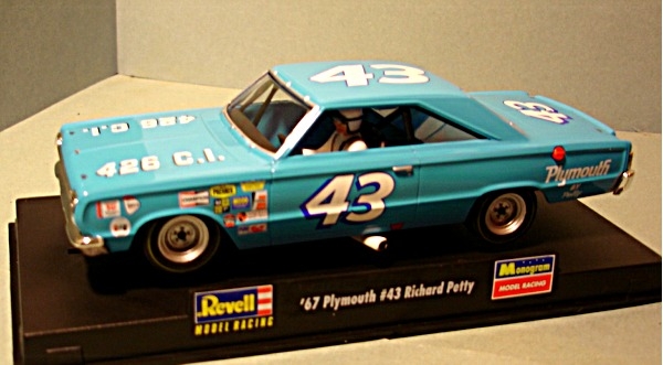 1967 Plymouth # 43 Richard Petty Slot Car (1/32) (fs)