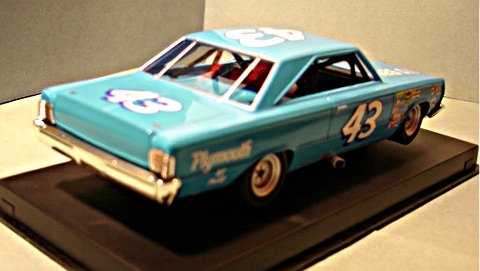 1967 Plymouth # 43 Richard Petty Slot Car (1/32) (fs)