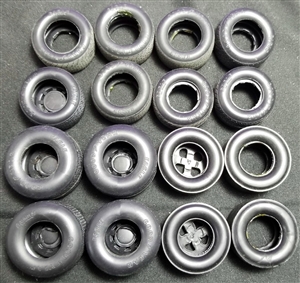 Medium and Large Dirt Track Tires Set (1/25 set of 16)